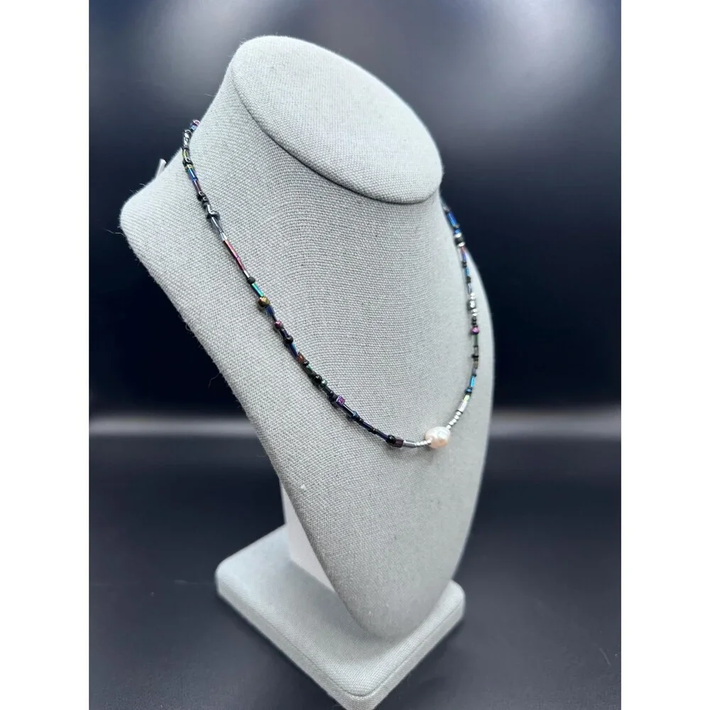 17” Y2K Hematite Necklace Iridescent Glass Beads White Rice Pearl Center